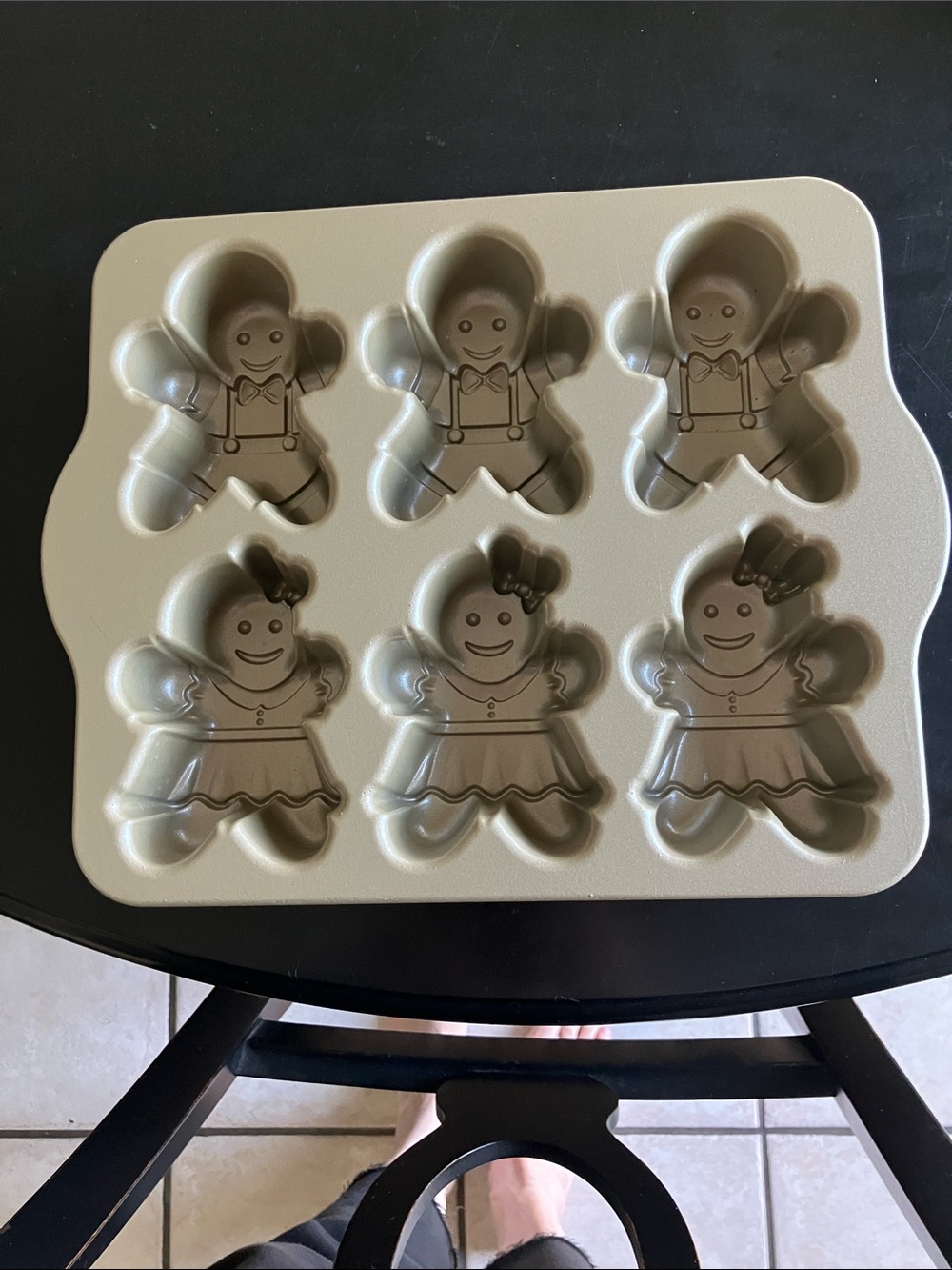 Williams Sonoma Gold Gingerbread People Baking Pan